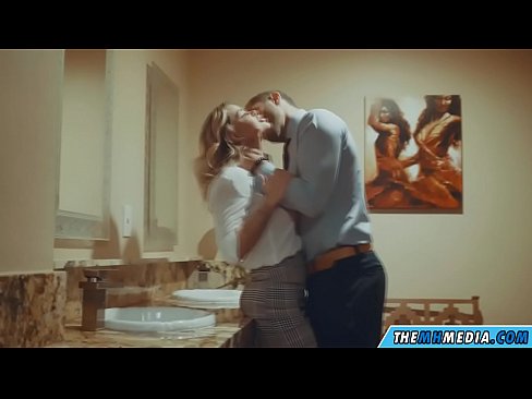 ❤️ როცა მკერდი ქერა აცდუნებს საჯარო საპირფარეშოში ❤❌ სექსი ჩვენთან ❌